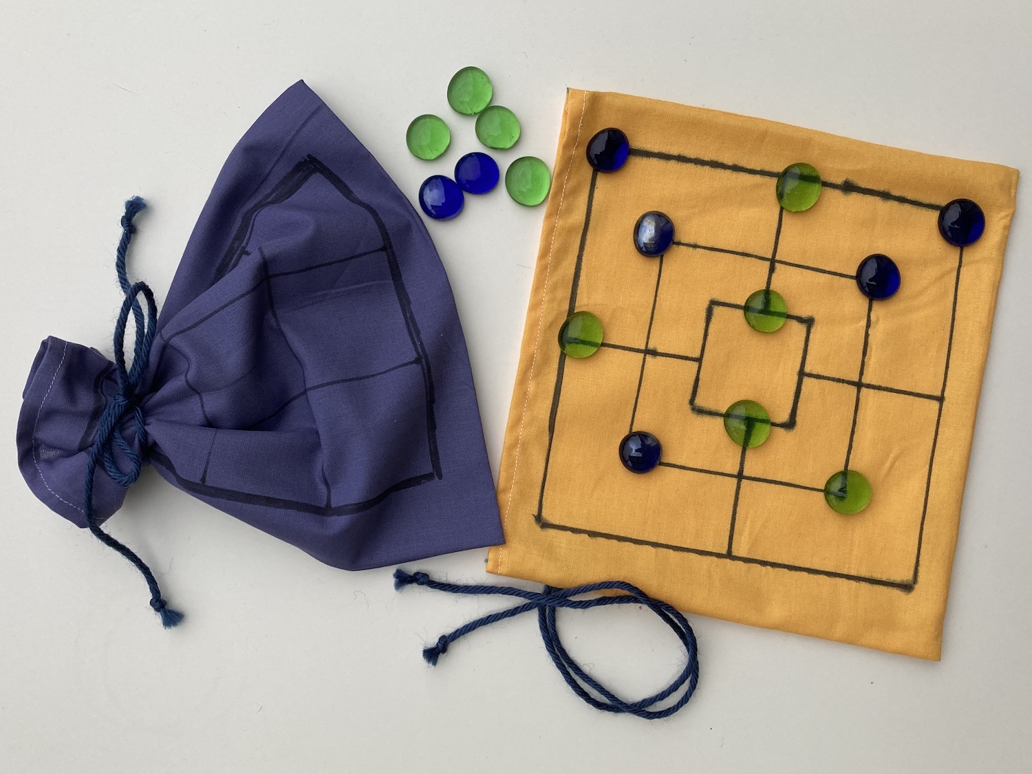 Einfache Spiele basteln mit Steinen